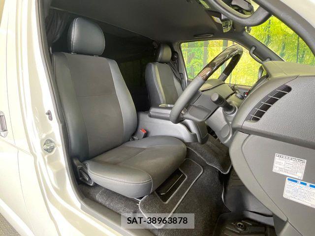 Toyota HIACE VAN 2023-10 8338111-8