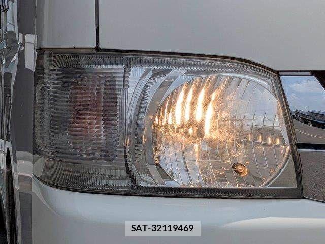 Toyota HIACE VAN 2010-02 8338255-29