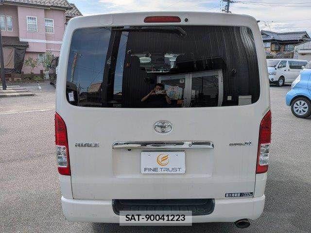 Toyota HIACE VAN 2009-11 8338254-17
