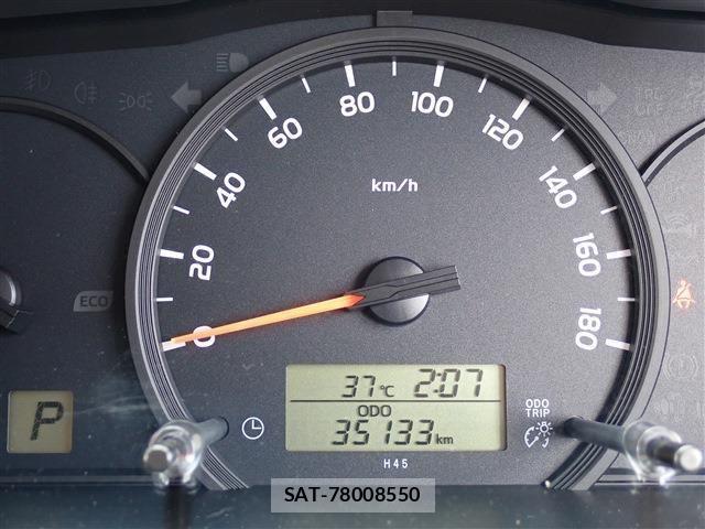 Toyota HIACE VAN 2016-10 8338245-11