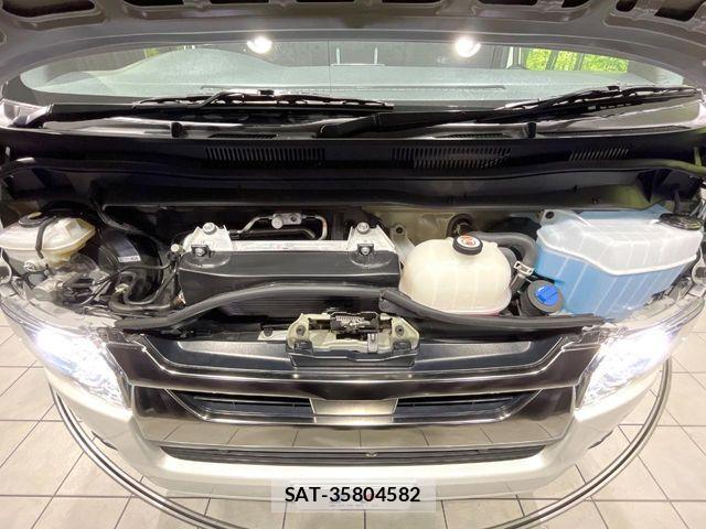 Toyota HIACE VAN 2025-07 8338234-17