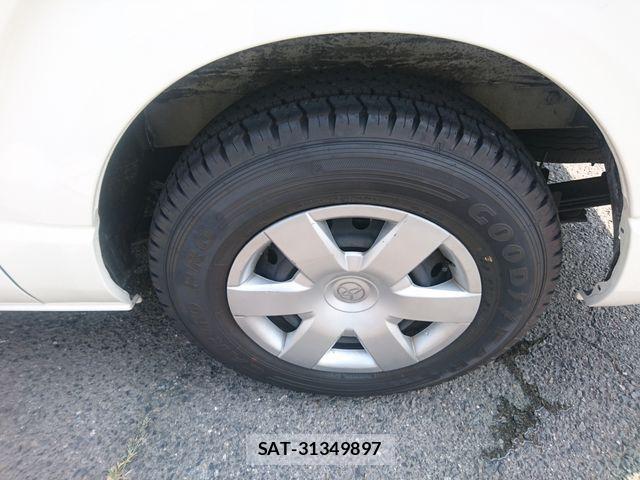 Toyota HIACE VAN 2020-06 8338252-17