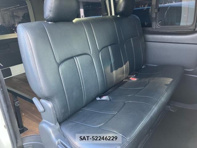 Toyota HIACE VAN 2017-12 8338250-12