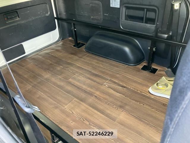 Toyota HIACE VAN 2017-12 8338250-13