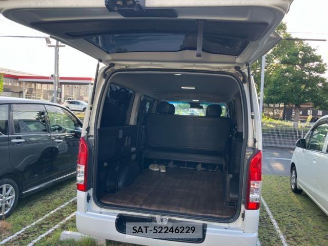 Toyota HIACE VAN 2017-12 8338250-14