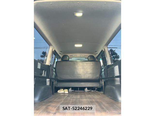 Toyota HIACE VAN 2017-12 8338250-15