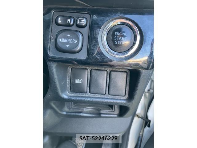 Toyota HIACE VAN 2017-12 8338250-16