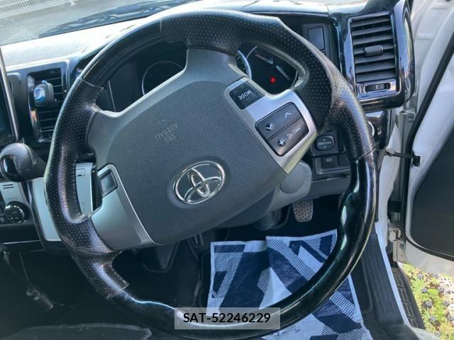 Toyota HIACE VAN 2017-12 8338250-17