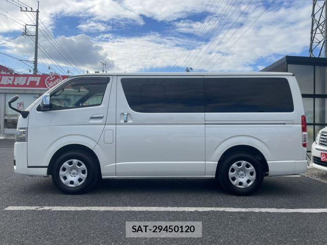 Toyota HIACE VAN 2022-08 8355800-11