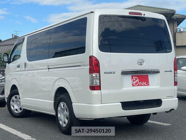 Toyota HIACE VAN 2022-08 8355800-2