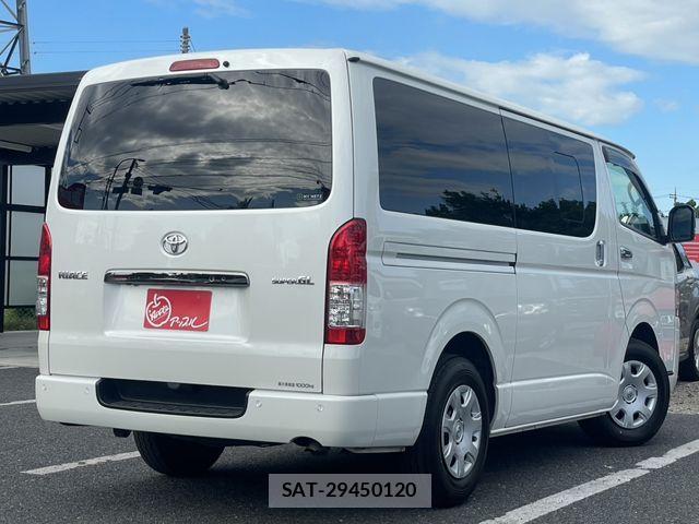 Toyota HIACE VAN 2022-08 8355800-4