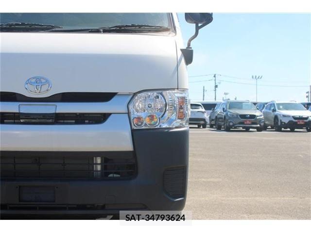Toyota HIACE VAN 2019-01 8355799-12