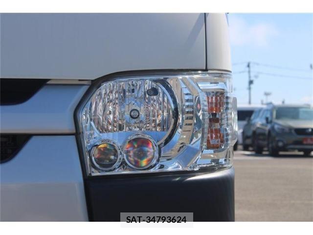 Toyota HIACE VAN 2019-01 8355799-13