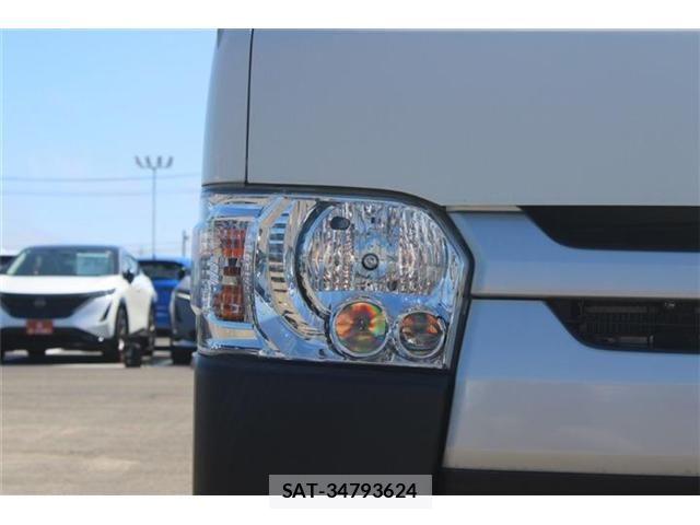Toyota HIACE VAN 2019-01 8355799-15