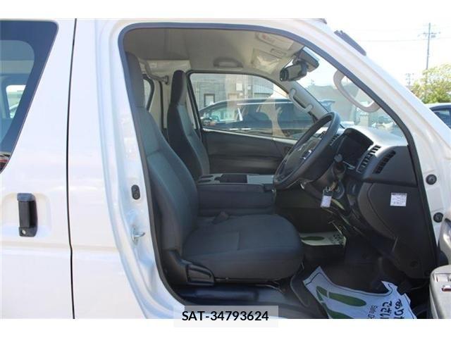Toyota HIACE VAN 2019-01 8355799-16