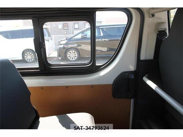 Toyota HIACE VAN 2019-01 8355799-29
