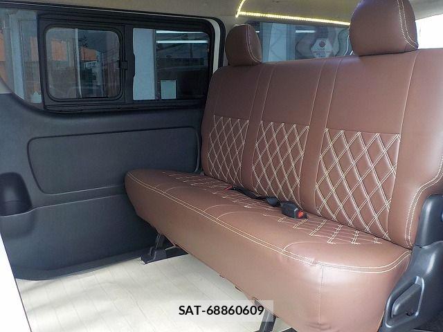 Toyota HIACE VAN 2017-03 8355802-19