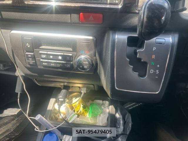 Toyota HIACE VAN 2019-08 8355801-17