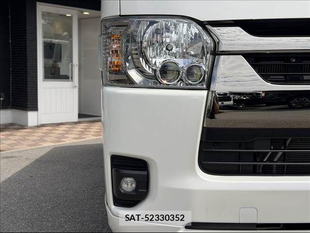 Toyota HIACE VAN 2023-09 8369453-9
