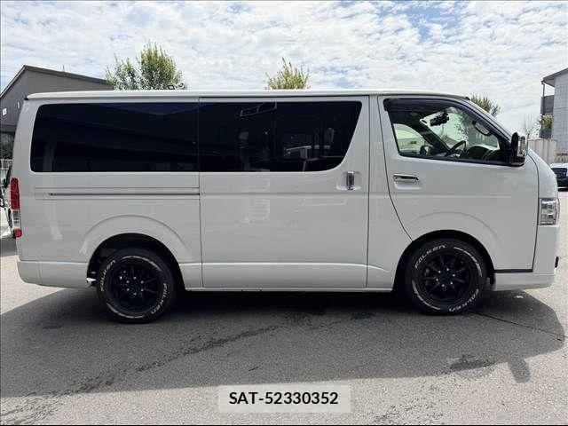 Toyota HIACE VAN 2023-09 8369453-12