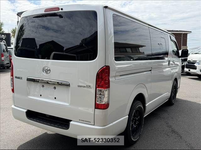 Toyota HIACE VAN 2023-09 8369453-14