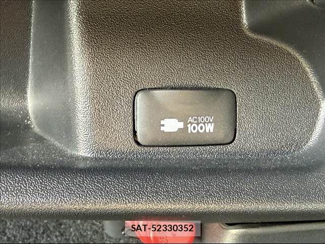 Toyota HIACE VAN 2023-09 8369453-18