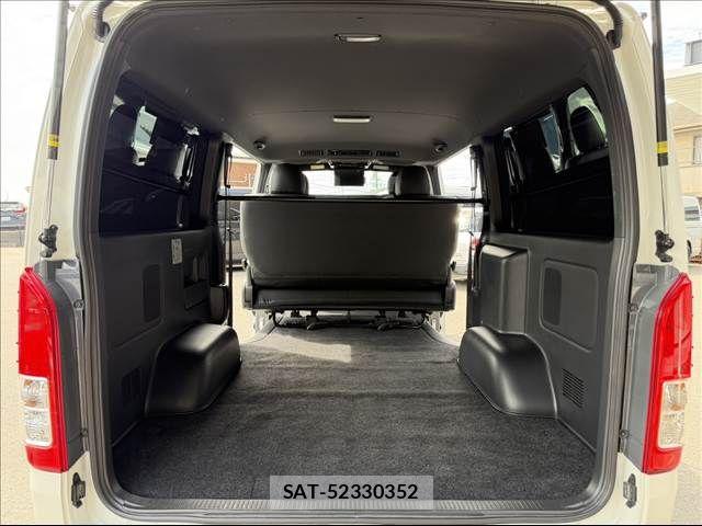 Toyota HIACE VAN 2023-09 8369453-19