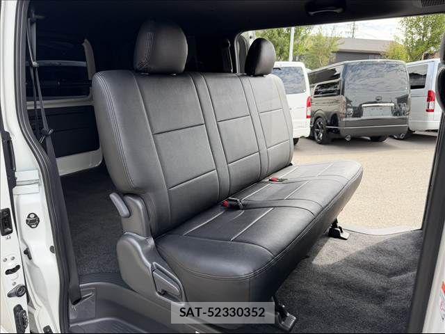 Toyota HIACE VAN 2023-09 8369453-7