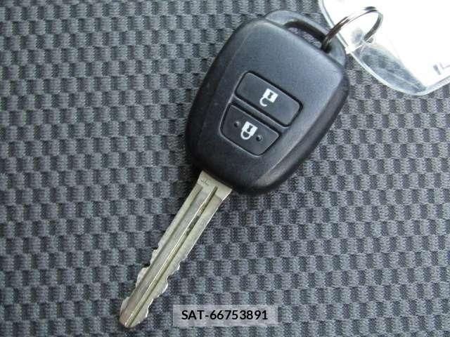 Toyota HIACE VAN 2021-04 8369464-8