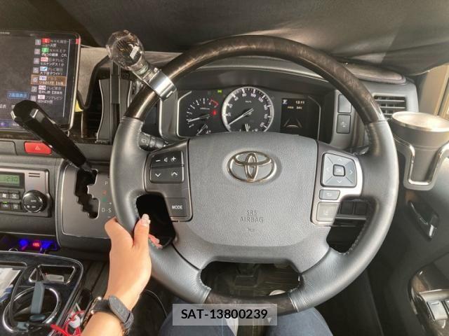 Toyota HIACE VAN 2023-07 8369454-17