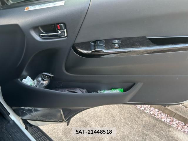 Toyota HIACE VAN 2021-04 8369461-13