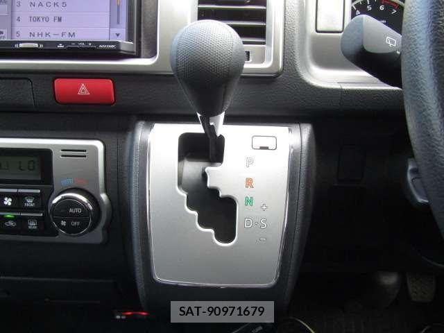 Toyota HIACE VAN 2019-06 8369457-9