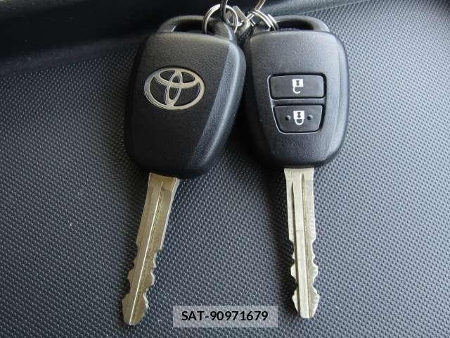 Toyota HIACE VAN 2019-06 8369457-10