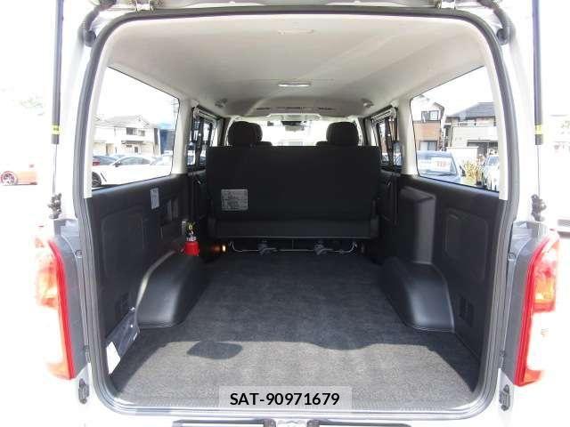 Toyota HIACE VAN 2019-06 8369457-12