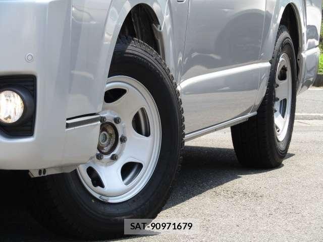 Toyota HIACE VAN 2019-06 8369457-17