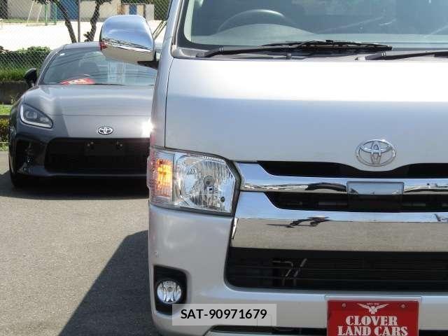 Toyota HIACE VAN 2019-06 8369457-24