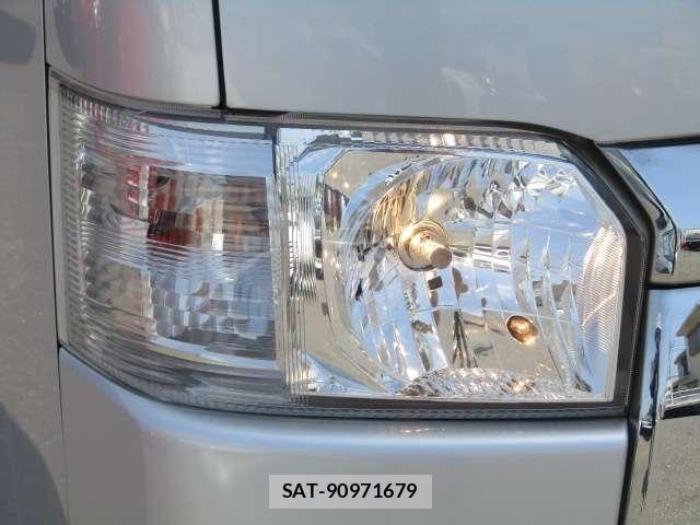 Toyota HIACE VAN 2019-06 8369457-25