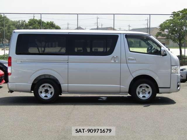 Toyota HIACE VAN 2019-06 8369457-27