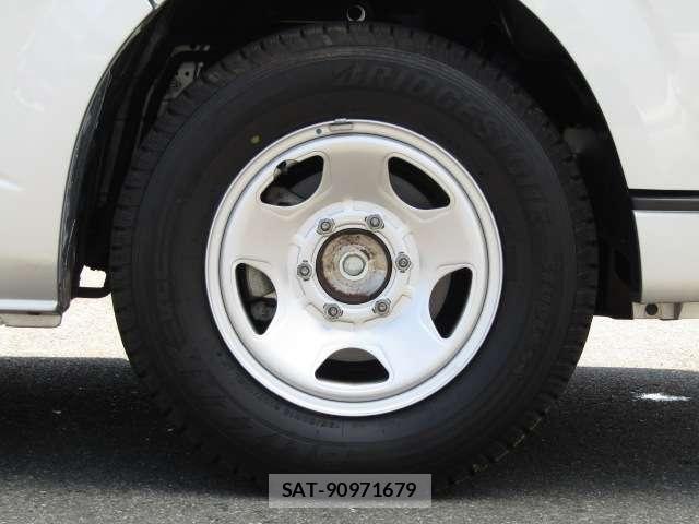 Toyota HIACE VAN 2019-06 8369457-28