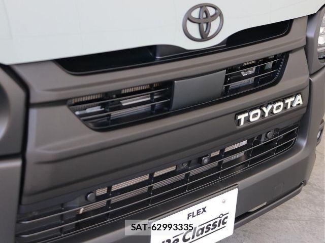 Toyota HIACE VAN 2025-01 8369447-16