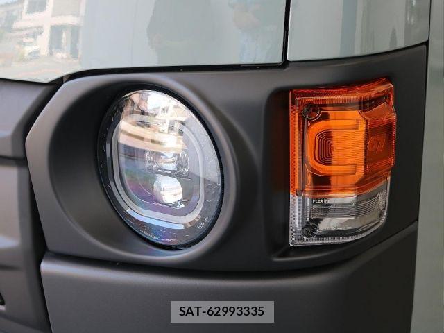 Toyota HIACE VAN 2025-01 8369447-17