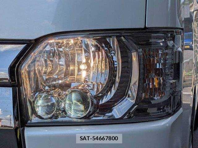 Toyota HIACE VAN 2019-05 8369460-11