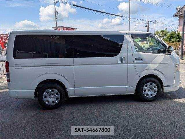 Toyota HIACE VAN 2019-05 8369460-16