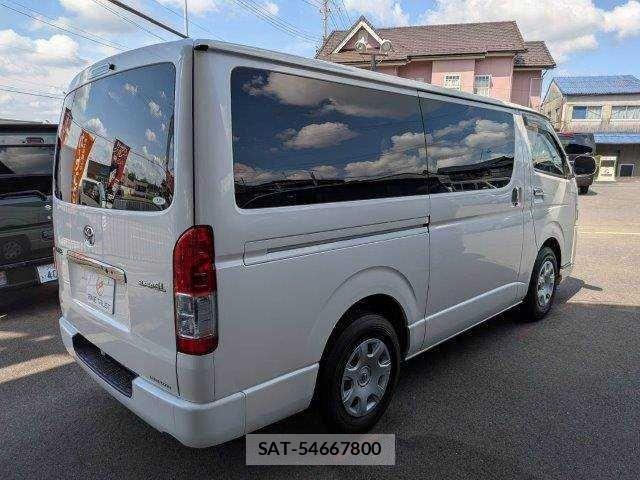 Toyota HIACE VAN 2019-05 8369460-17