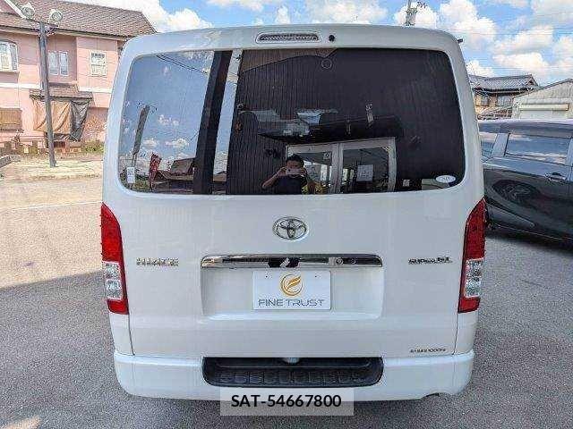 Toyota HIACE VAN 2019-05 8369460-18
