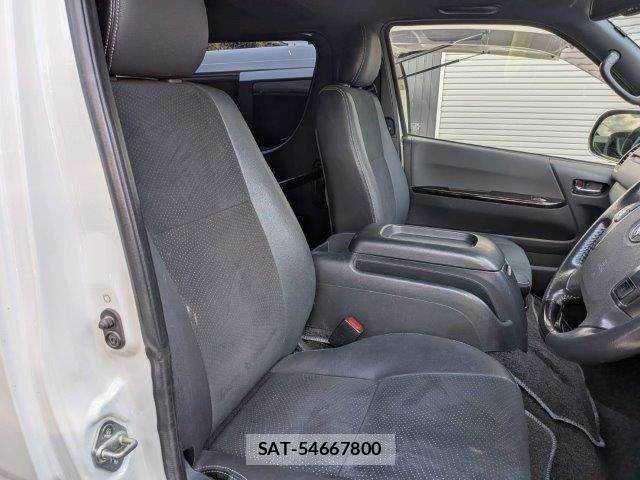 Toyota HIACE VAN 2019-05 8369460-7