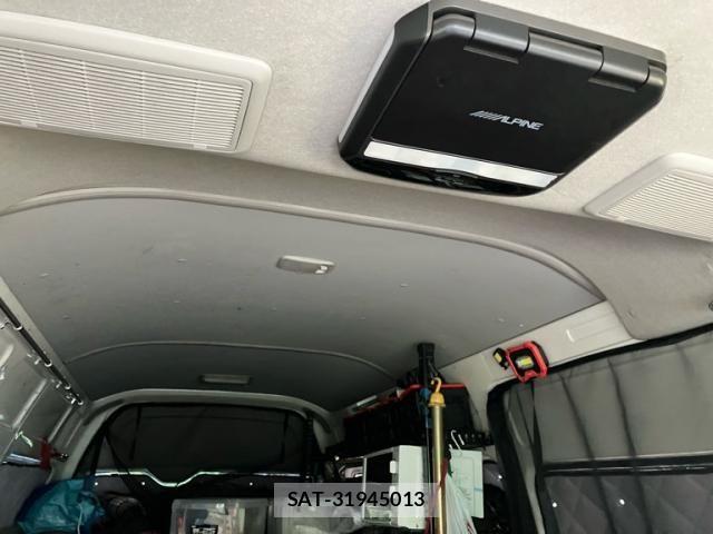 Toyota HIACE VAN 2007-11 8369469-13