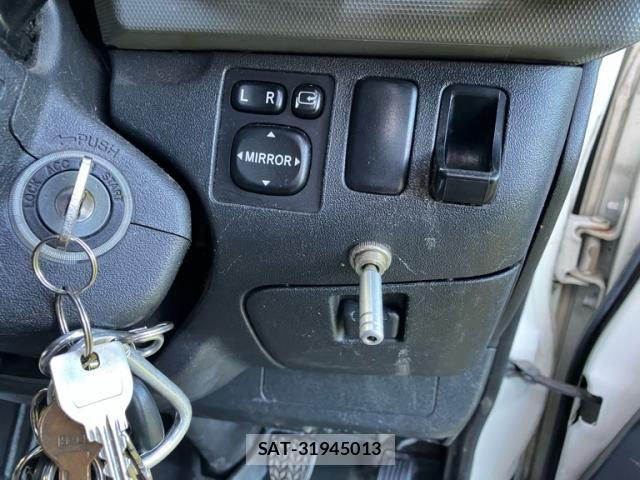 Toyota HIACE VAN 2007-11 8369469-17