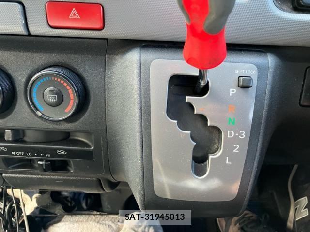Toyota HIACE VAN 2007-11 8369469-19