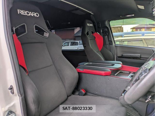 Toyota HIACE VAN 2020-07 8369450-16
